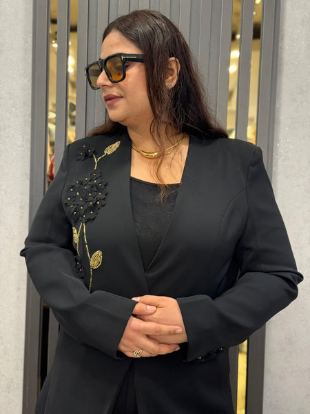 TAILORED BLAZER AND WIDE-LEG TROUSERS SET