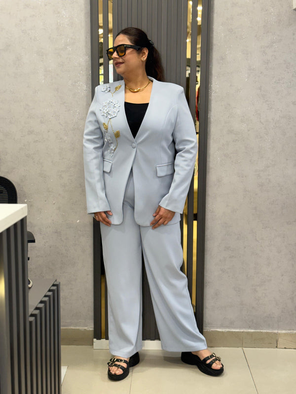 TAILORED BLAZER AND WIDE-LEG TROUSERS SET